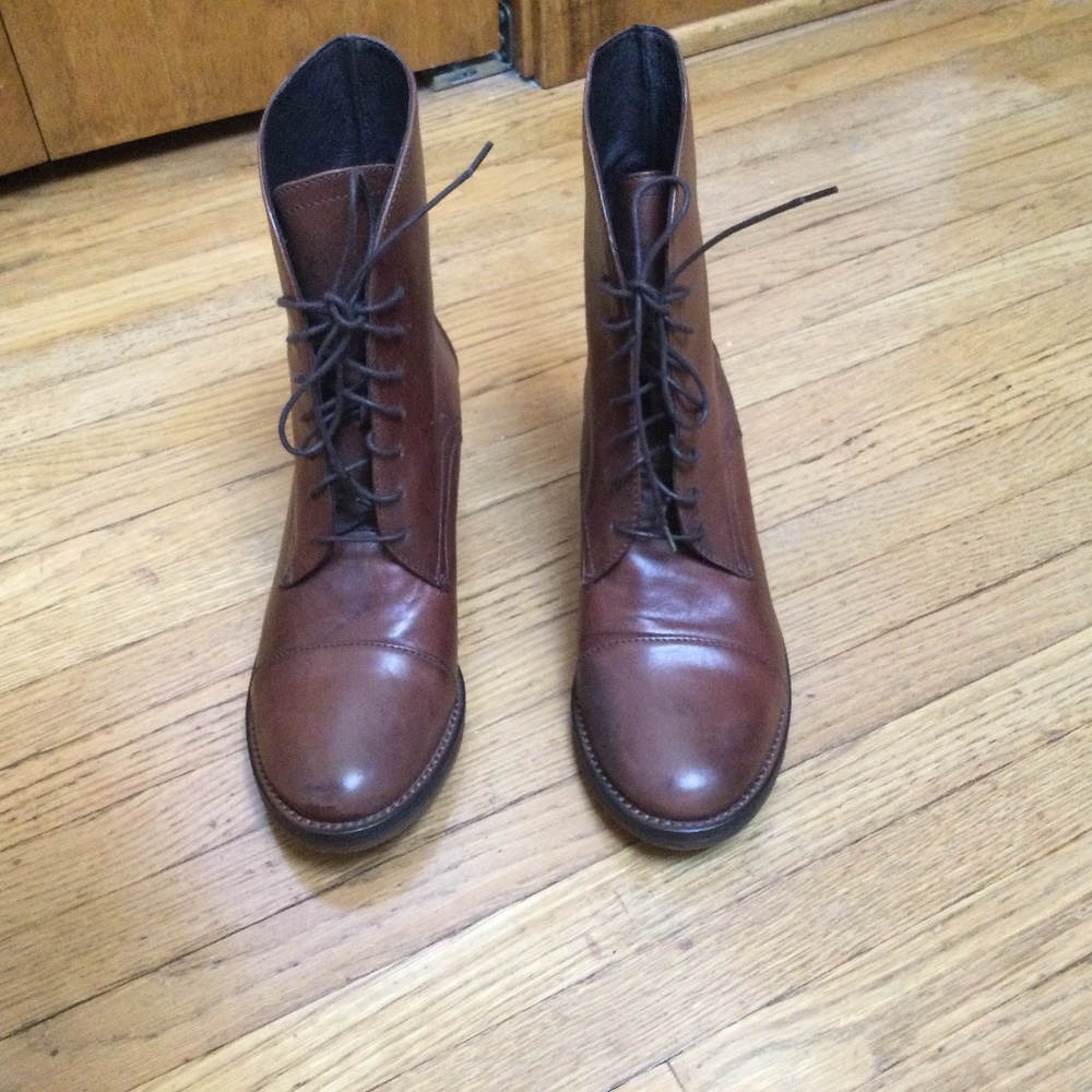 Latitude Femme brown leather boots. NWOT. Euro Size 36. US size 6.